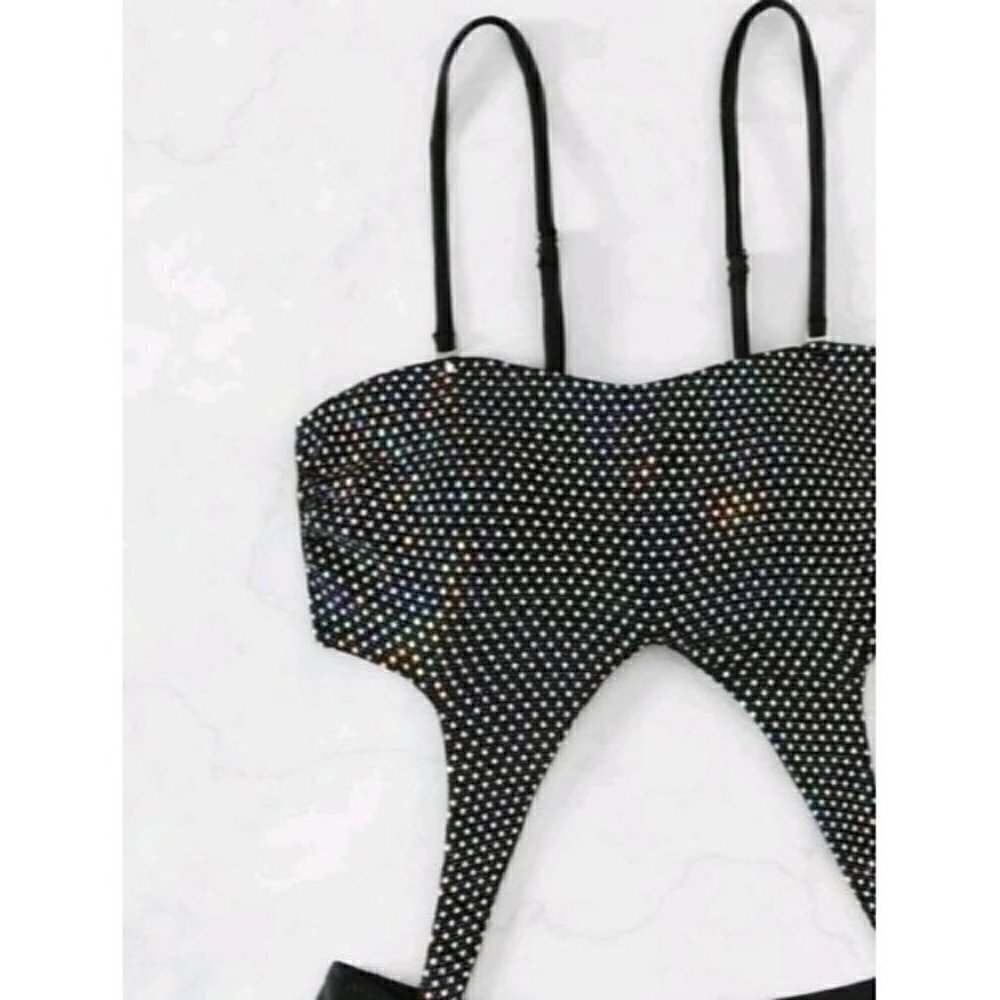 Black 🖤 Detail Cut Out One Piece Swimsuit - Picture 2 of 7